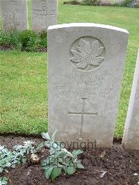 Etaples Military Cemetery - Hughes, William